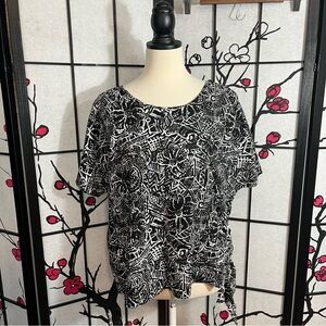 Hilo Hattie Black & White Floral Hawaiian Shirt Size: XL